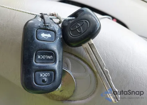 2000 Toyota Avalon Xls z USA, uszkodzony, nr VIN 4T1BF28B7YU043842